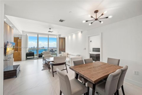Condo in Miami, Florida, 4 bedrooms № 2076372 - photo 17