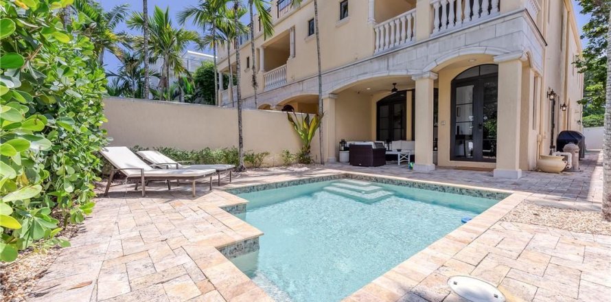 Adosado en Fort Lauderdale, Florida 4 dormitorios, 277.96 m2 № 2253091