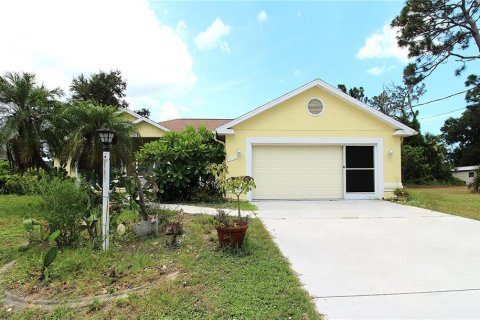 House in Englewood, Florida 3 bedrooms, 143.81 sq.m. № 1882991 - photo 1