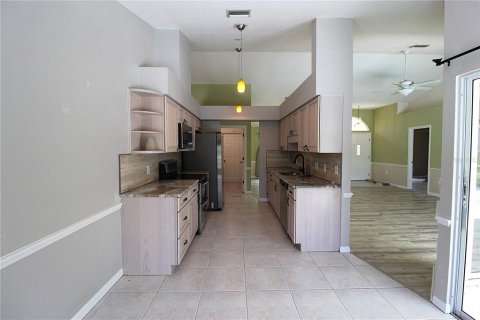 House in Englewood, Florida 3 bedrooms, 143.81 sq.m. № 1882991 - photo 2