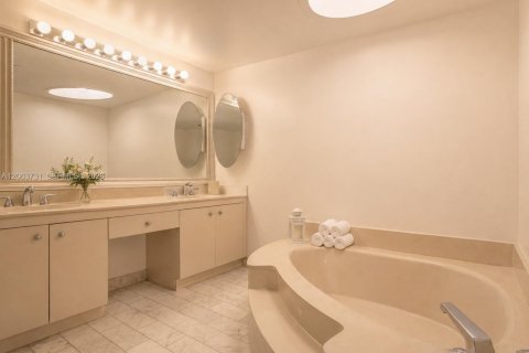 Condominio en venta en Miami, Florida, 2 dormitorios, 136.94 m2 № 2275120 - foto 11