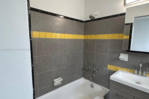 Купить кондоминиум в Майами-Бич, Флорида 2 спальни, 91.97м2, № 2011843 - фото 18