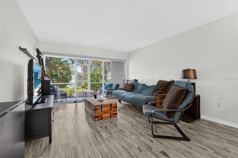 Condo in Sarasota, Florida, 1 bedroom  № 2204185 - photo 10