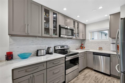 Condo in Sarasota, Florida, 1 bedroom  № 2204185 - photo 6