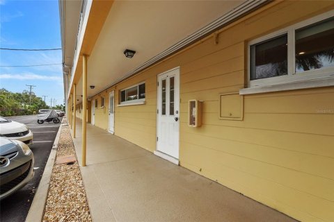 Condo in Sarasota, Florida, 1 bedroom  № 2204185 - photo 3