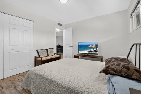 Condo in Sarasota, Florida, 1 bedroom  № 2204185 - photo 16