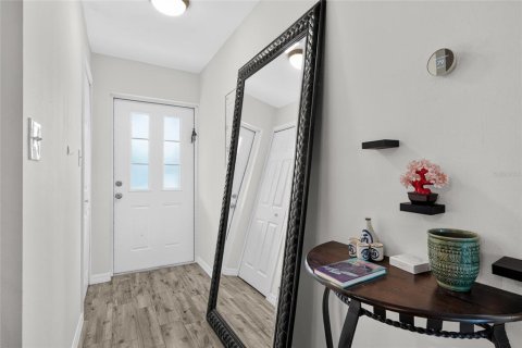 Condo in Sarasota, Florida, 1 bedroom  № 2204185 - photo 4