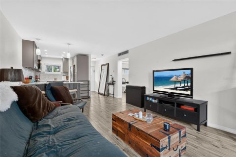 Condo in Sarasota, Florida, 1 bedroom  № 2204185 - photo 13