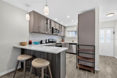 Condo in Sarasota, Florida, 1 bedroom  № 2204185 - photo 5