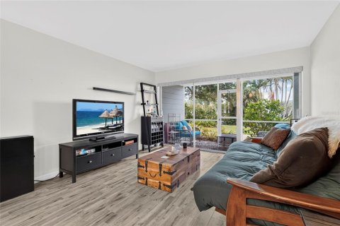 Condo in Sarasota, Florida, 1 bedroom  № 2204185 - photo 11