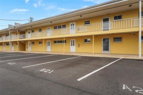 Condo in Sarasota, Florida, 1 bedroom  № 2204185 - photo 2