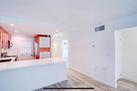 Copropriété à louer à Key Biscayne, Floride: 2 chambres, 103.03 m2 № 2431287 - photo 9