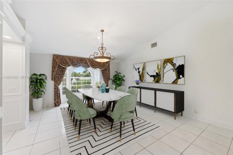 House in Plantation, Florida 4 bedrooms, 272.76 sq.m. № 2071788 - photo 6