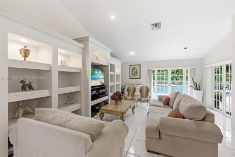 House in Plantation, Florida 4 bedrooms, 272.76 sq.m. № 2071788 - photo 13