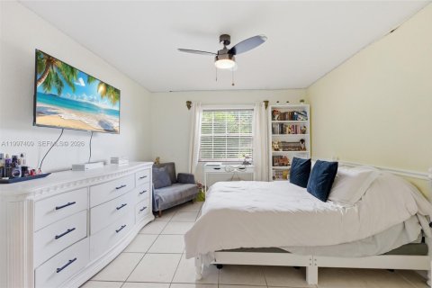 House in Plantation, Florida 4 bedrooms, 272.76 sq.m. № 2071788 - photo 26