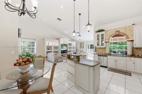 House in Plantation, Florida 4 bedrooms, 272.76 sq.m. № 2071788 - photo 15