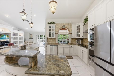 House in Plantation, Florida 4 bedrooms, 272.76 sq.m. № 2071788 - photo 17