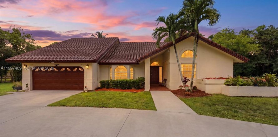 House in Plantation, Florida 4 bedrooms, 272.76 sq.m. № 2071788
