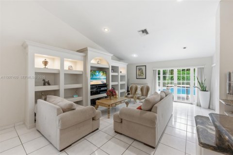 House in Plantation, Florida 4 bedrooms, 272.76 sq.m. № 2071788 - photo 12