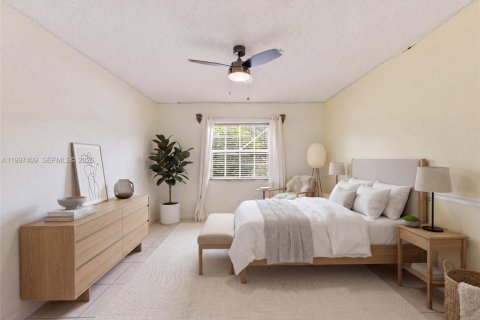 House in Plantation, Florida 4 bedrooms, 272.76 sq.m. № 2071788 - photo 25