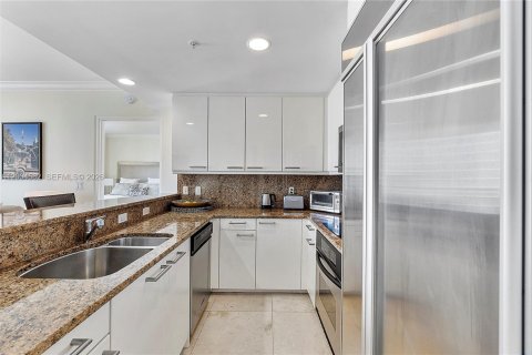 Condo in Miami, Florida, 1 bedroom  № 2068812 - photo 8