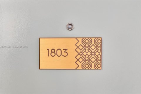 Condo in Miami, Florida, 1 bedroom  № 2068812 - photo 5