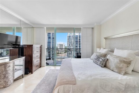 Condo in Miami, Florida, 1 bedroom  № 2068812 - photo 12