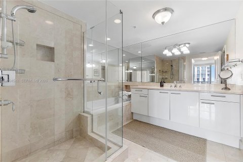 Condo in Miami, Florida, 1 bedroom  № 2068812 - photo 13