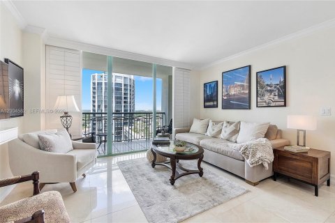 Condo in Miami, Florida, 1 bedroom  № 2068812 - photo 11