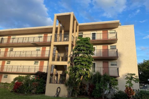 Condo à Palm Springs, Floride, 1 chambre  № 2077479
