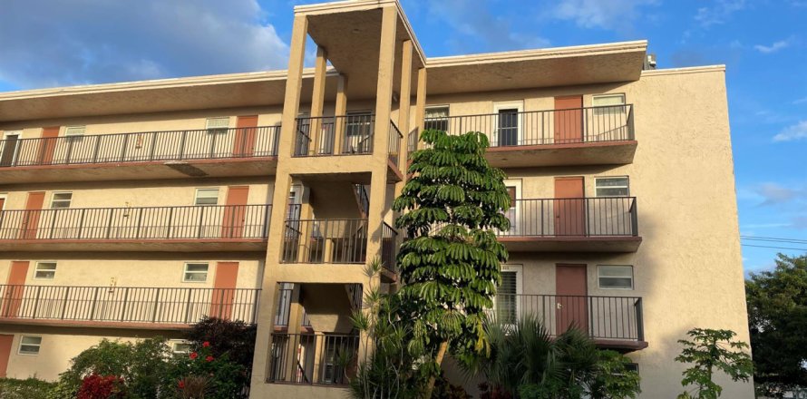 Condo à Palm Springs, Floride, 1 chambre  № 2077479