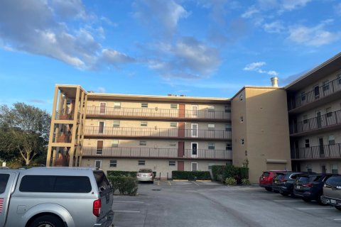 Copropriété à vendre à Palm Springs, Floride: 1 chambre, 73.39 m2 № 2077479 - photo 6