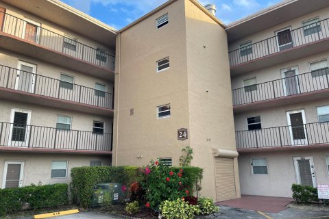 Copropriété à vendre à Palm Springs, Floride: 1 chambre, 73.39 m2 № 2077479 - photo 2