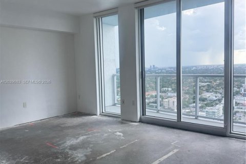 Estudio en el Condominio en Miami, Florida  № 2078375