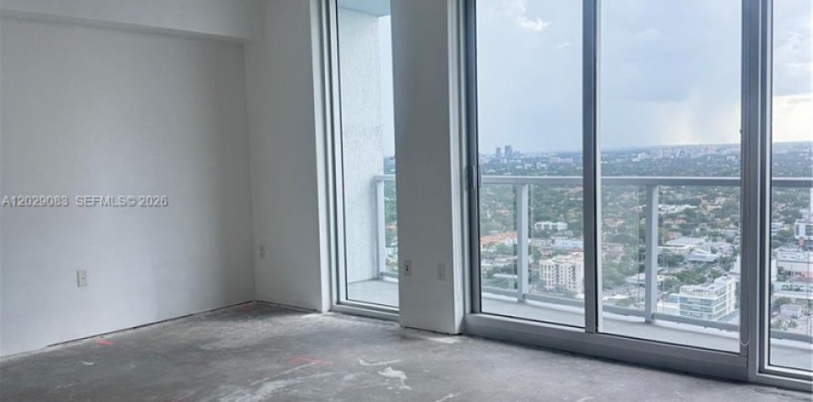 Estudio en el Condominio en Miami, Florida  № 2078375