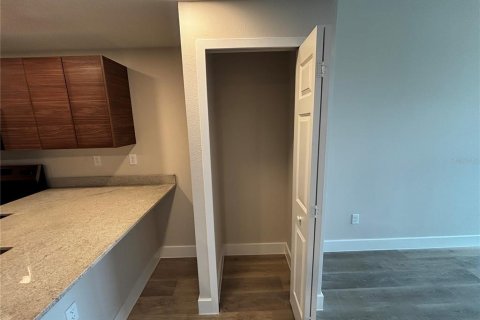 Condo in Orlando, Florida, 1 bedroom  № 2234661 - photo 11