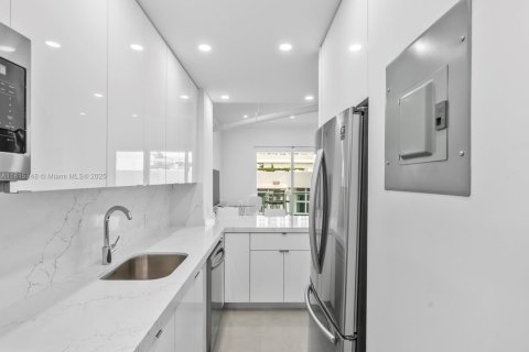 Condominio en venta en Miami Beach, Florida, 51.28 m2 № 1766876 - foto 16