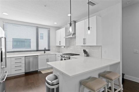 Touwnhouse à vendre à Tampa, Floride: 3 chambres, 172.33 m2 № 2236135 - photo 4