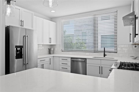 Touwnhouse à vendre à Tampa, Floride: 3 chambres, 172.33 m2 № 2236135 - photo 5