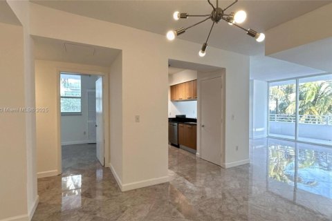 Condo in Miami Beach, Florida, 3 bedrooms  № 1731699 - photo 2