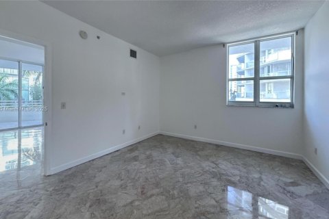 Condo in Miami Beach, Florida, 3 bedrooms  № 1731699 - photo 12