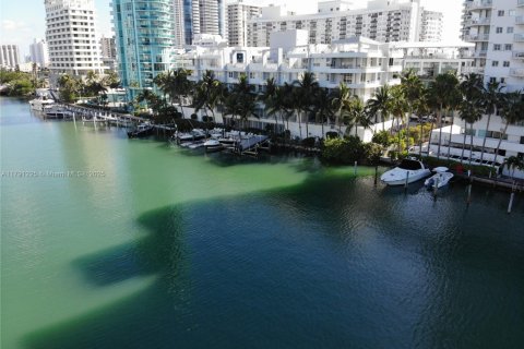 Condo in Miami Beach, Florida, 3 bedrooms  № 1731699 - photo 25