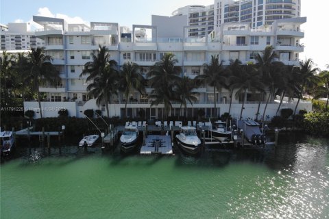 Condo in Miami Beach, Florida, 3 bedrooms  № 1731699 - photo 26
