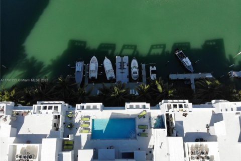 Condo in Miami Beach, Florida, 3 bedrooms  № 1731699 - photo 22