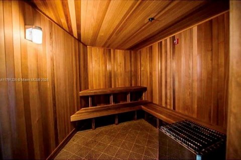 Condo in Miami Beach, Florida, 3 bedrooms  № 1731699 - photo 29