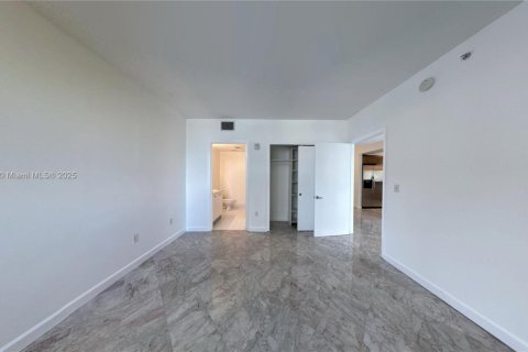 Condo in Miami Beach, Florida, 3 bedrooms  № 1731699 - photo 13