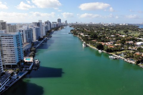 Condo in Miami Beach, Florida, 3 bedrooms  № 1731699 - photo 23
