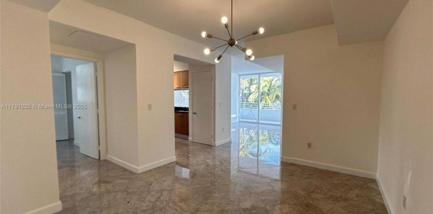 Condo in Miami Beach, Florida, 3 bedrooms № 1731699