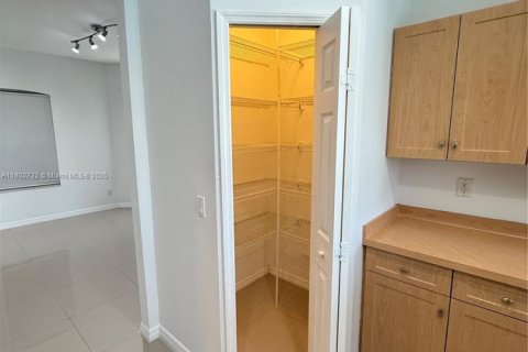 Casa en venta en Cape Coral, Florida, 4 dormitorios № 1686200 - foto 16