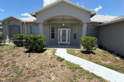Casa en venta en Cape Coral, Florida, 4 dormitorios № 1686200 - foto 4